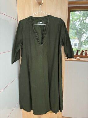 Relaxed Olive Green Midi Dress with V-Neck
